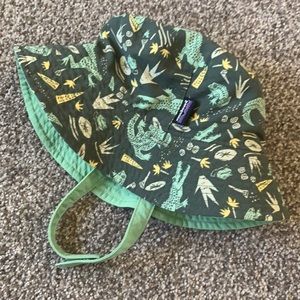 Patagonia baby bucket hat! 6-12 month size🐊